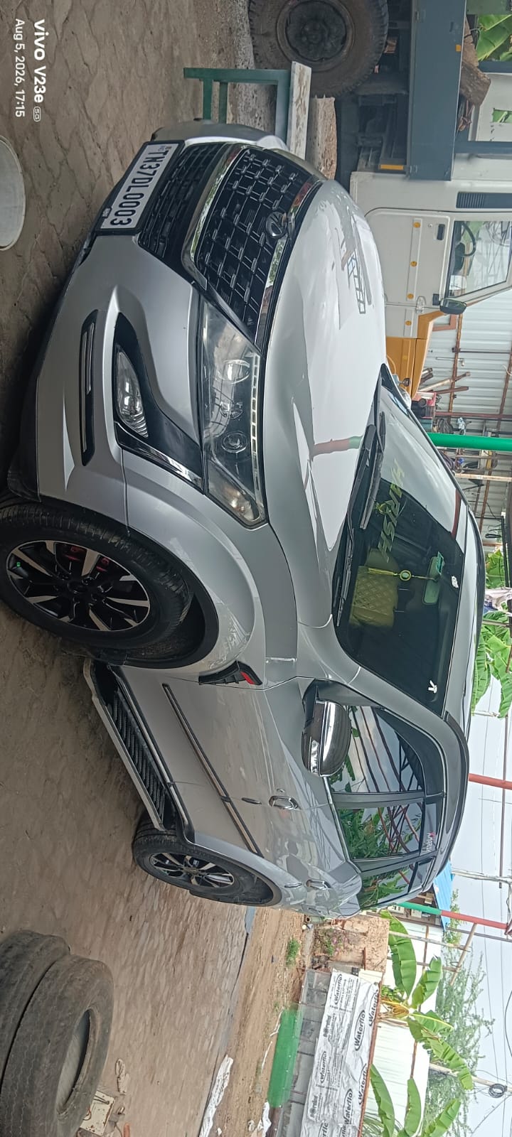 Mahindra XUV500 - Image 3